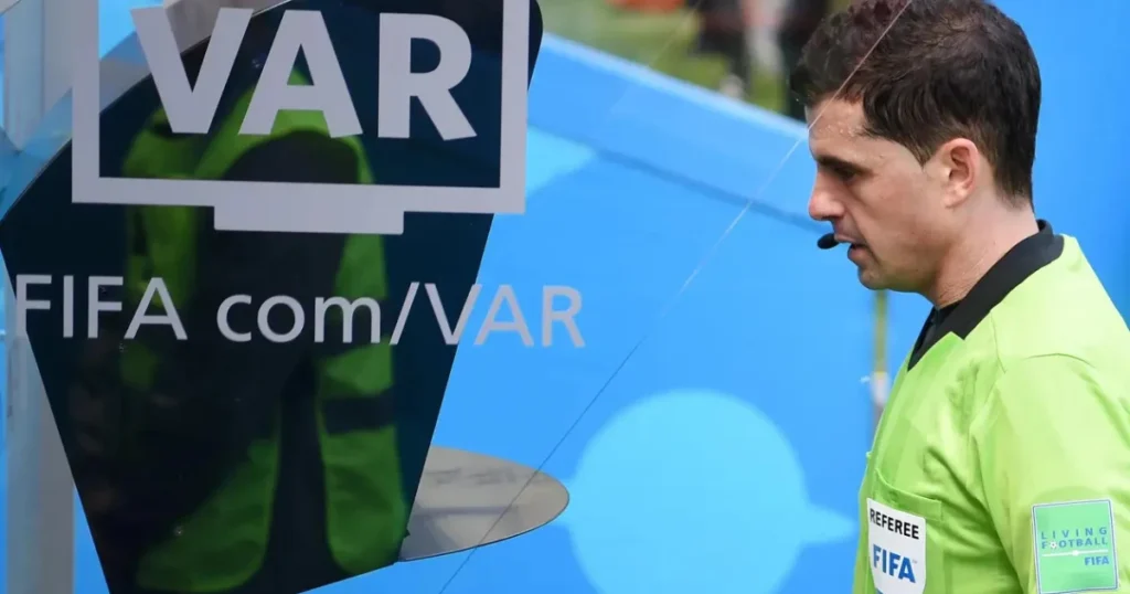 VAR 是什麼？一篇看懂足球 VAR 規則與判決流程！